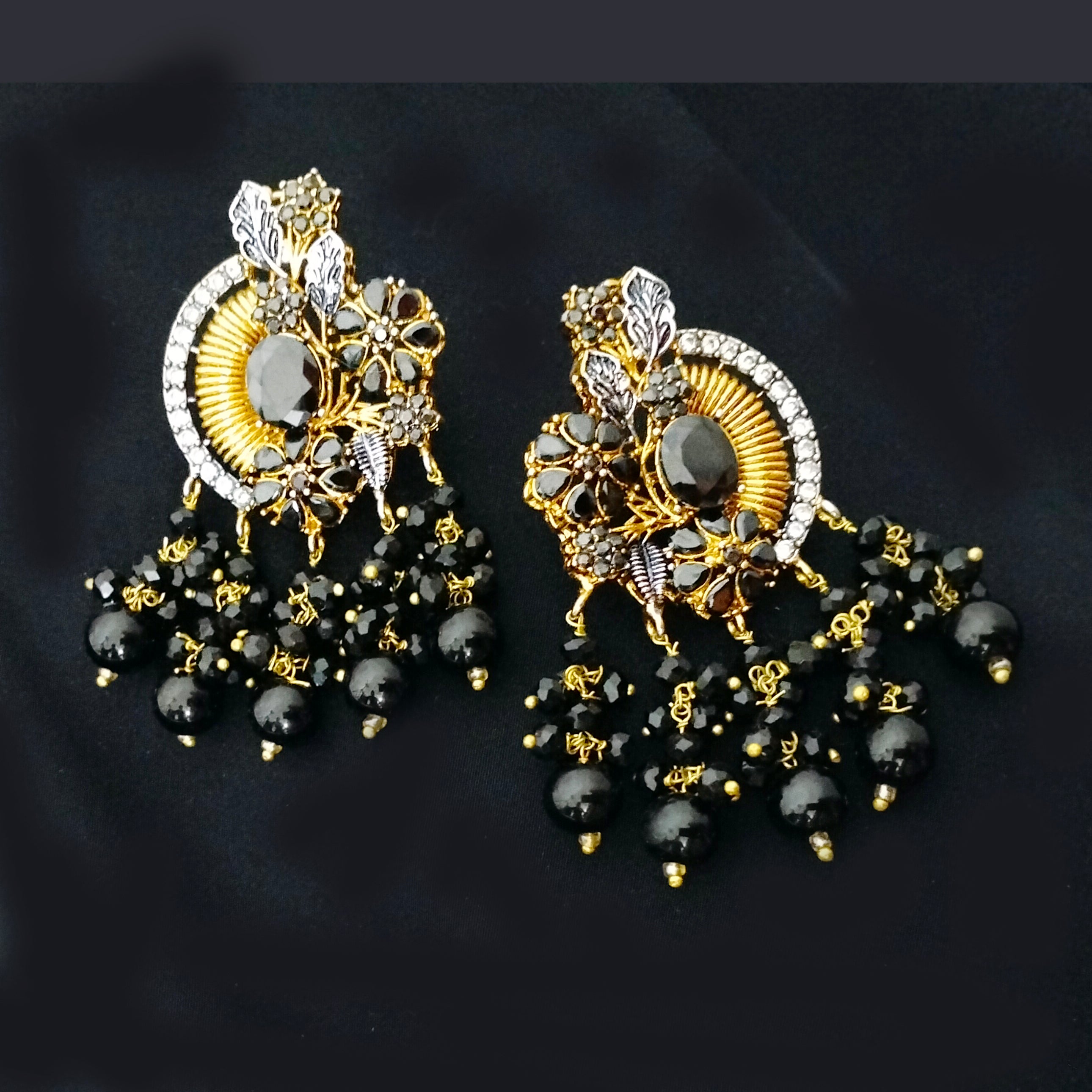 Lily earrings (Black)