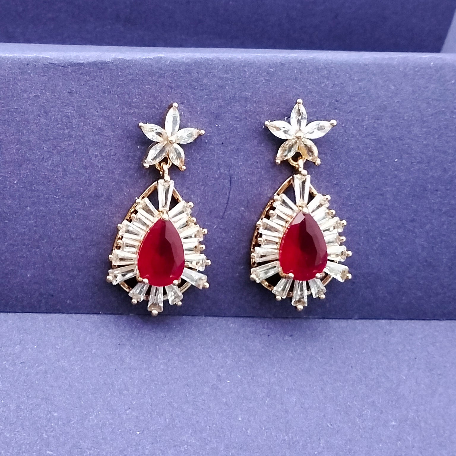 Shinestar earrings (Red)