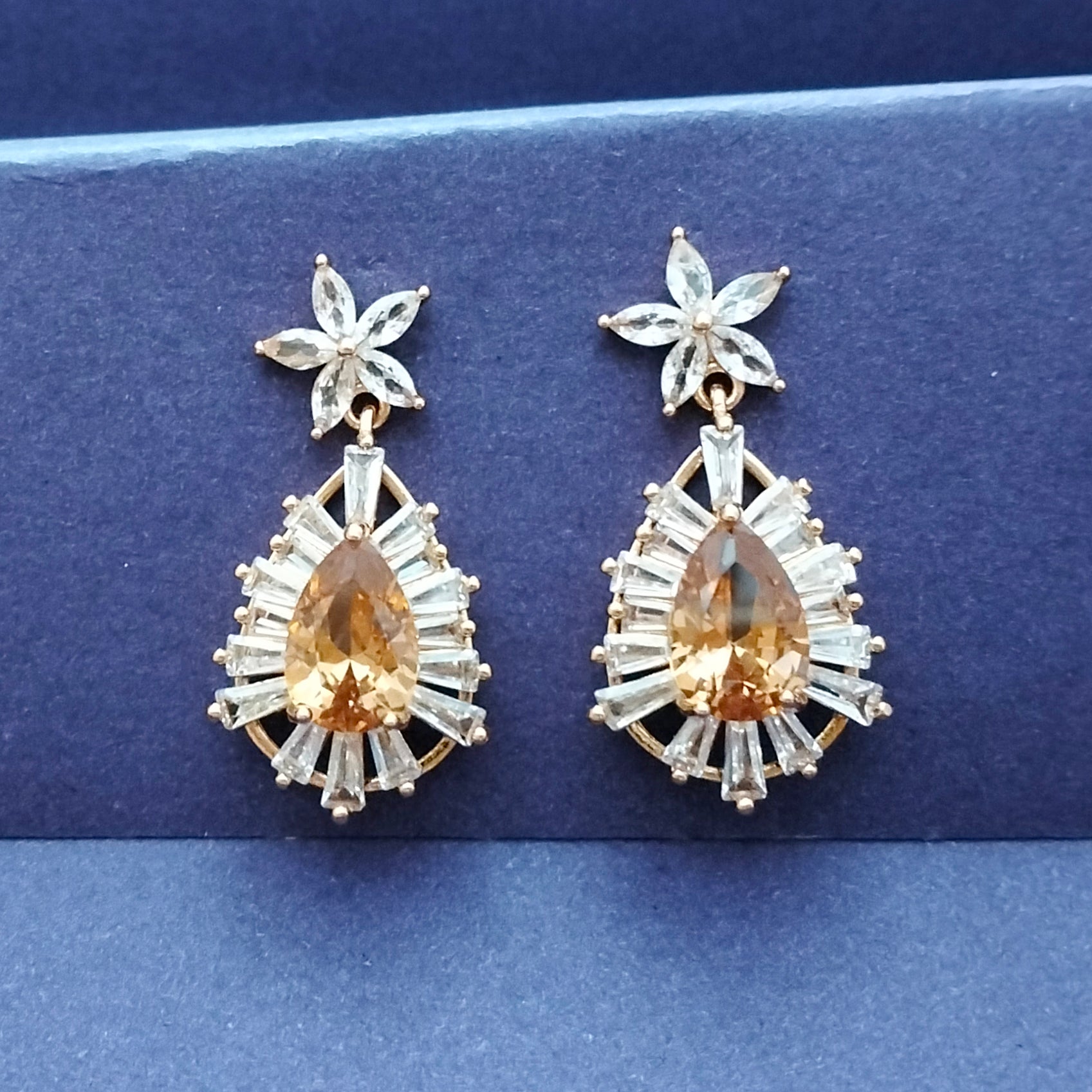 Shinestar earrings (Golden)