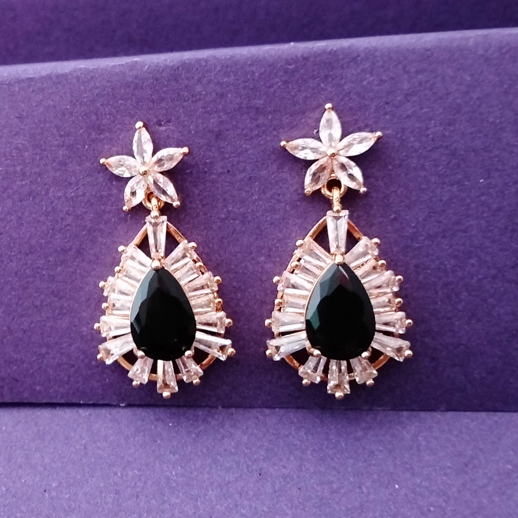 Shinestar earrings (Black)